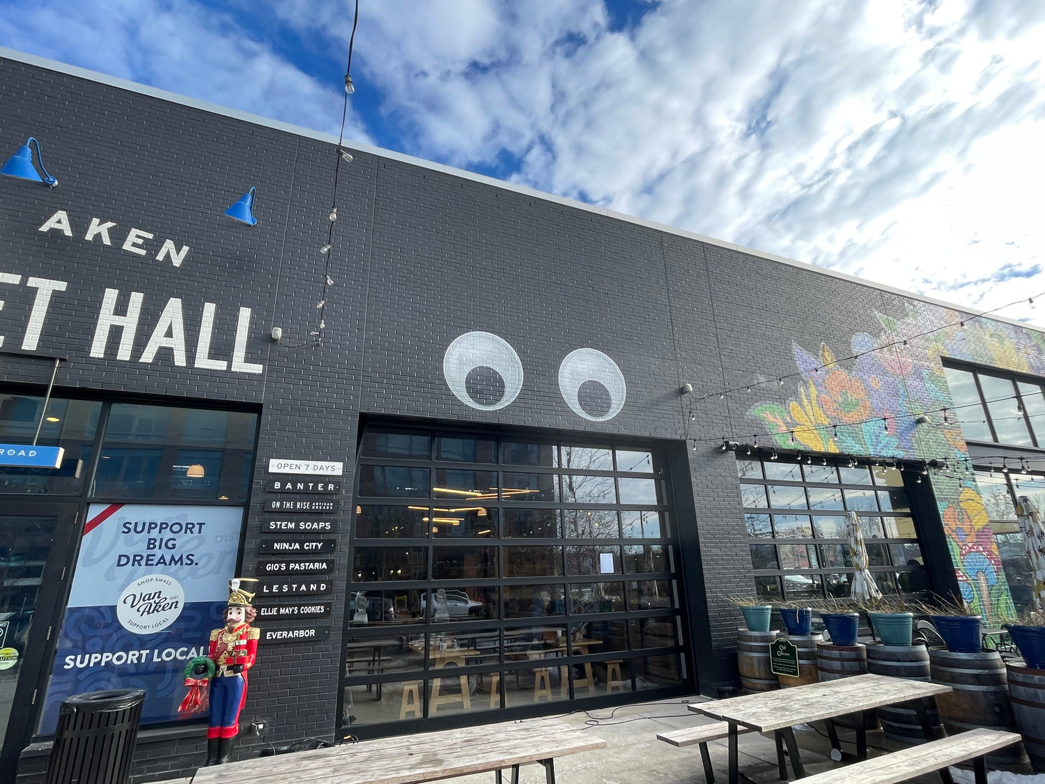 Custom printed building graphics for local children's hospital promotion – DG Creativ